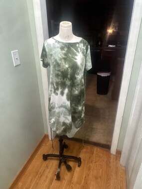 Lili's Closet Olive Green Tie-Dye Short Sleeve Ruched Side Tee Dress Size Medium